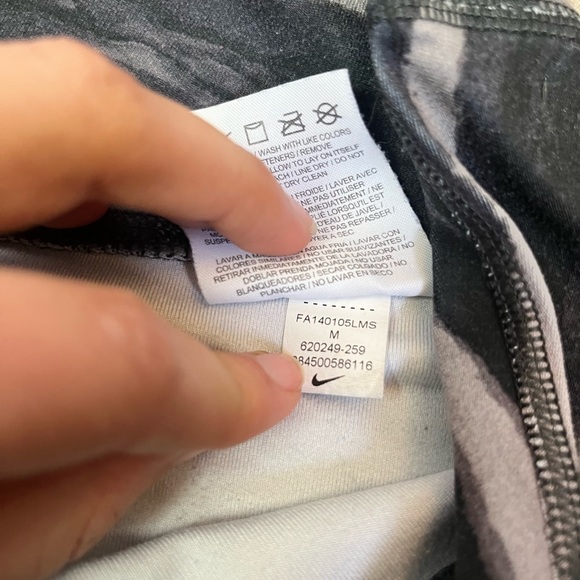 Nike Ten One Black and Gray Capri Leggings Size Medium - Picture 4 of 7